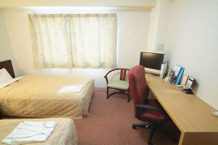 Room 27 of 40