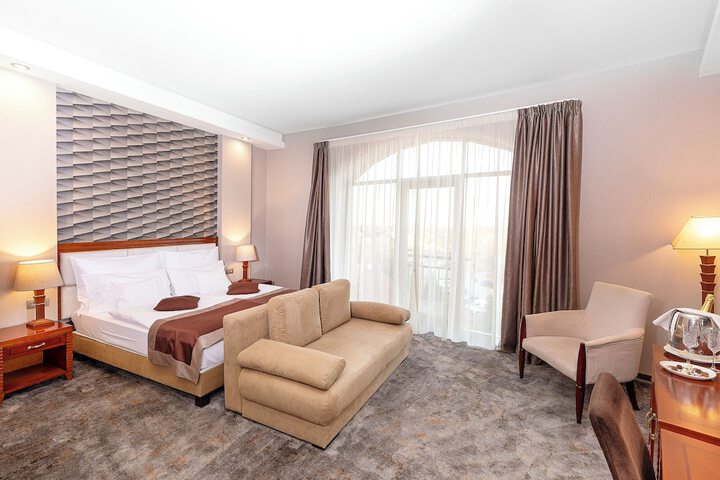 Room 4 of 39