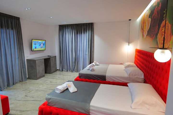 Room 32 of 137