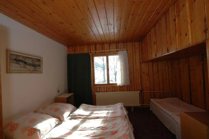 Room 4 of 13