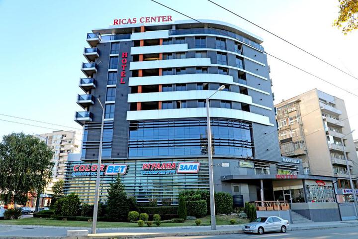 Exterior of Hotel Ricas