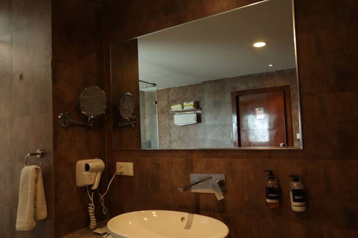 Room 18 of 28