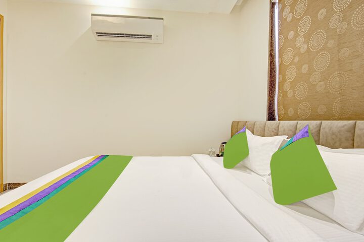 Room 9 of 28