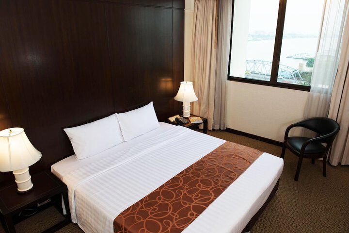 Room 17 of 140
