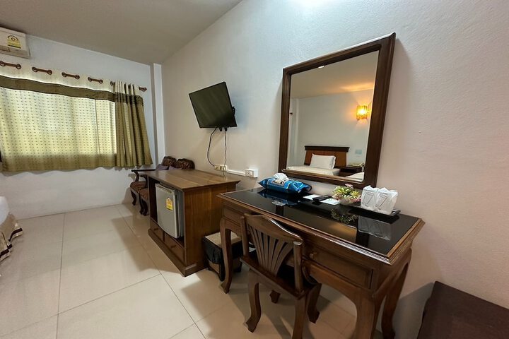 Room 33 of 60