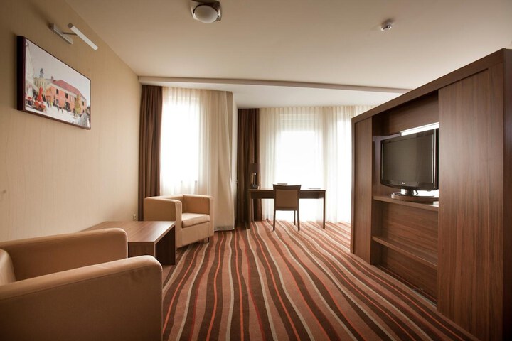 Room 8 of 47
