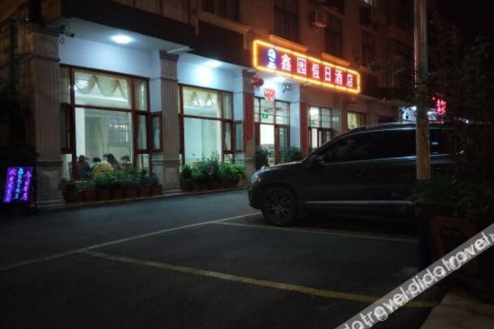 Fuxian Lake Xinyuan Holiday Hotel