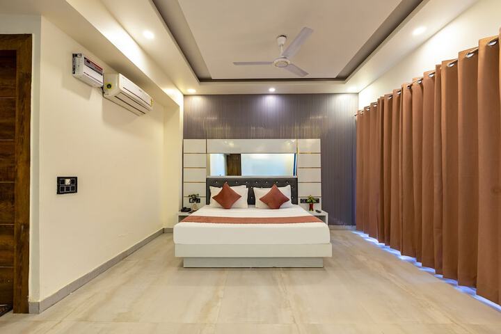 Room 27 of 37