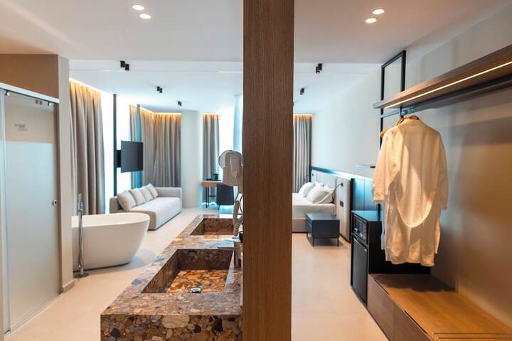Room 36 of 62