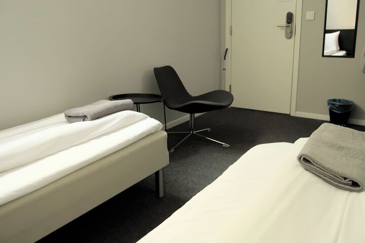Room 73 of 128