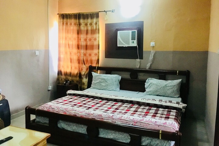 Room 4 of 20