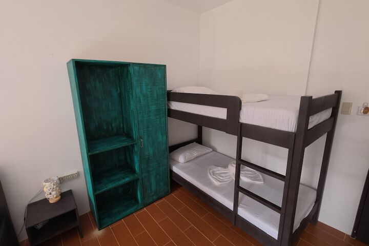 Room 6 of 144
