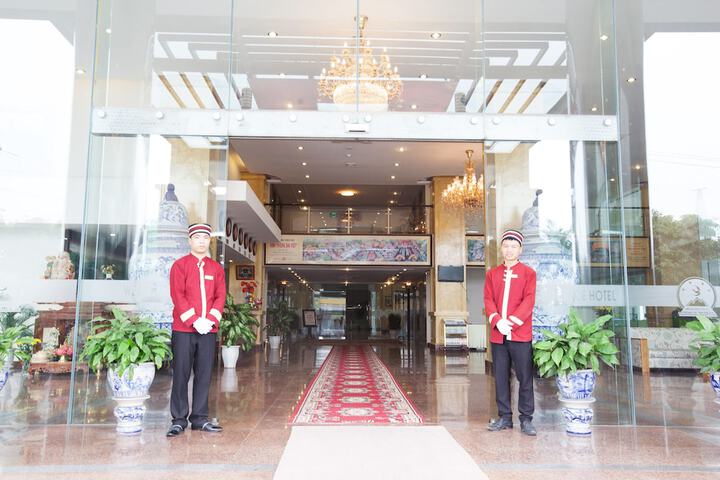 Hotel 2 of 213
