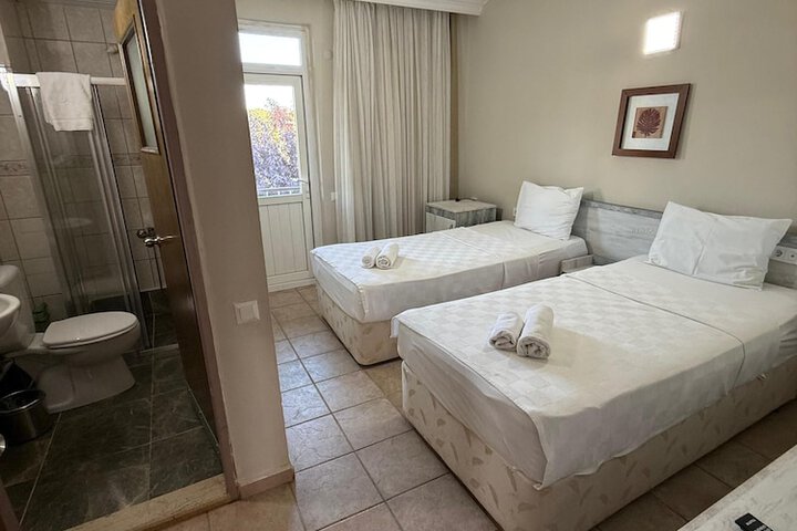 Room 10 of 21
