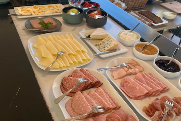 Dining 63 of 102