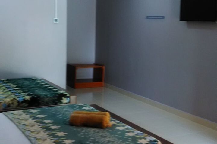 Room 2 of 30