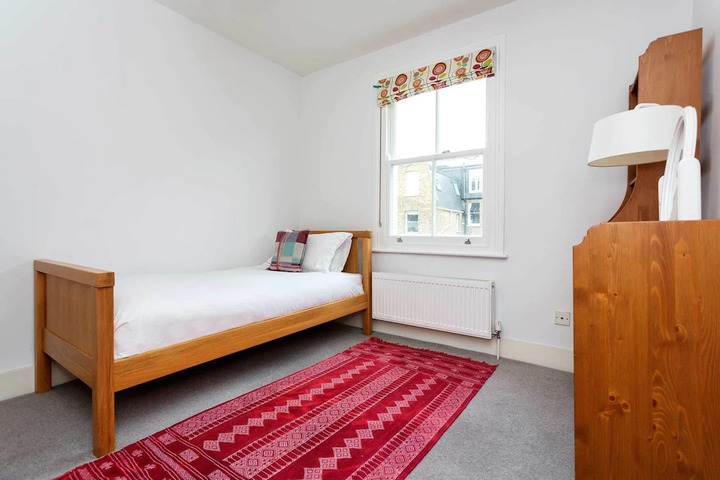 Room 4 of 5