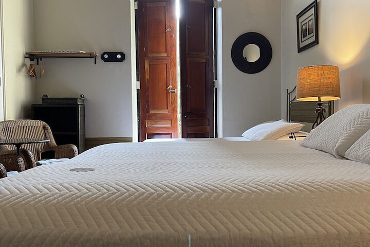 Room 10 of 32
