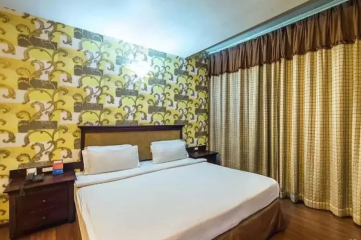 Room 3 of 8