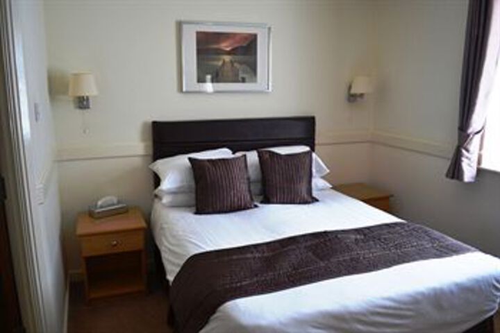 Room 5 of 13