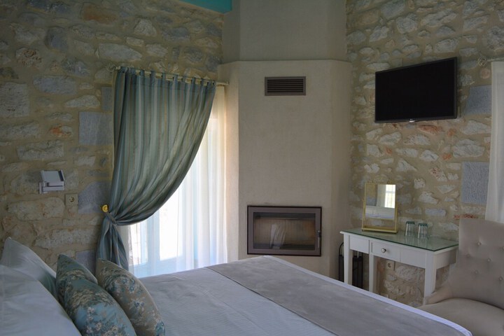 Room 3 of 53