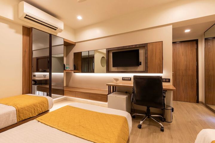 Room 53 of 100