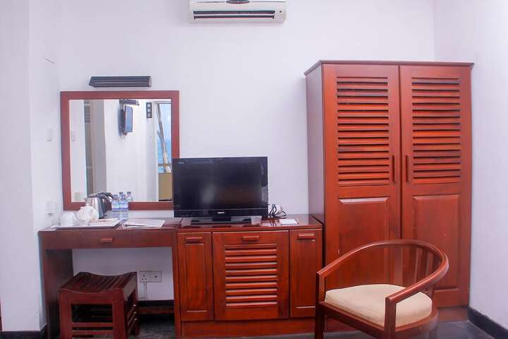 Room 5 of 38