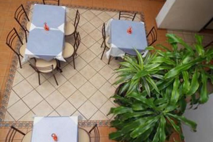 Dining 3 of 16