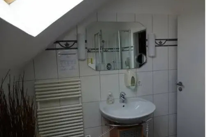 Room 6 of 11