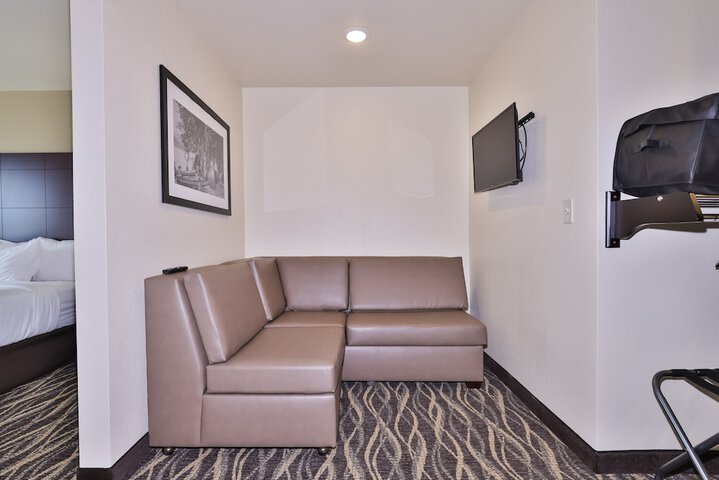 Studio Accessible King Size Bed (20 of 25)