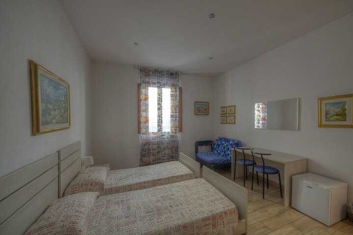 Room 26 of 48