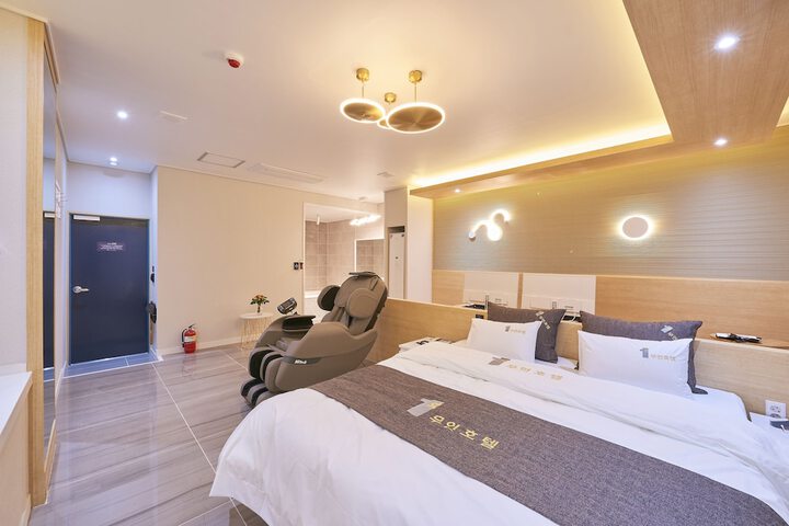 Room 36 of 61