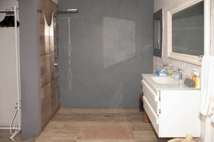 Room 62 of 63