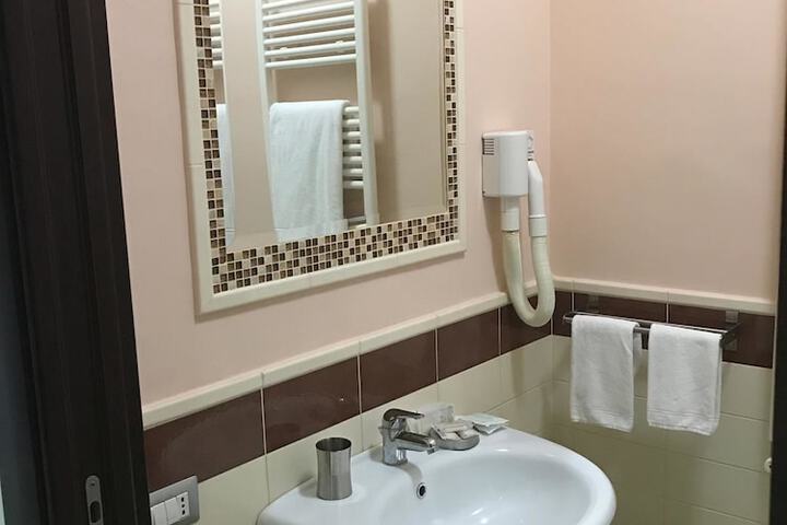 Room 16 of 22