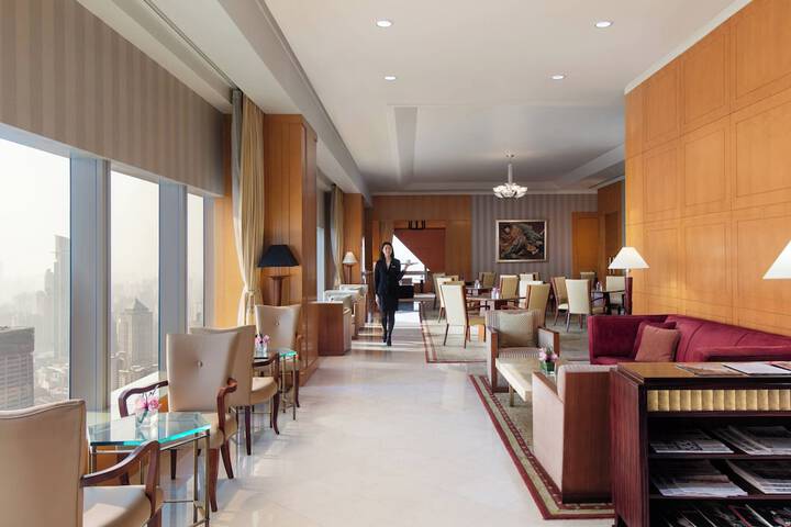 Lounge 47 of 65