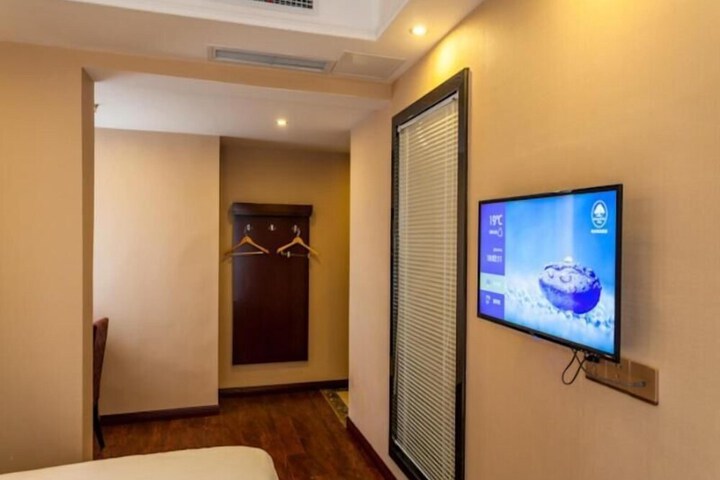 Room 15 of 40
