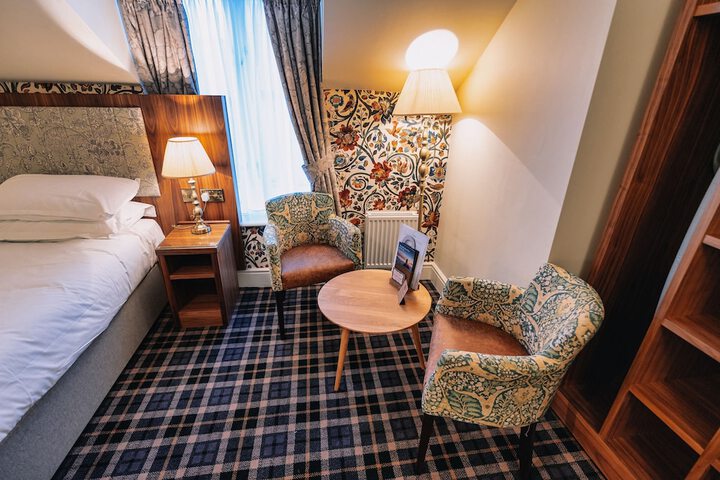 Room 32 of 178