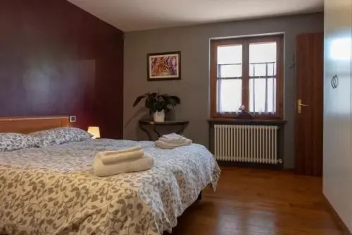 Room 7 of 9
