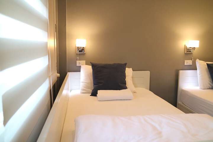 Room 12 of 32