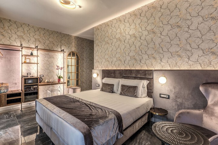 Room 43 of 82