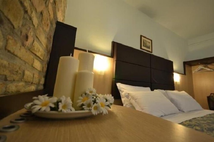 Room 5 of 20