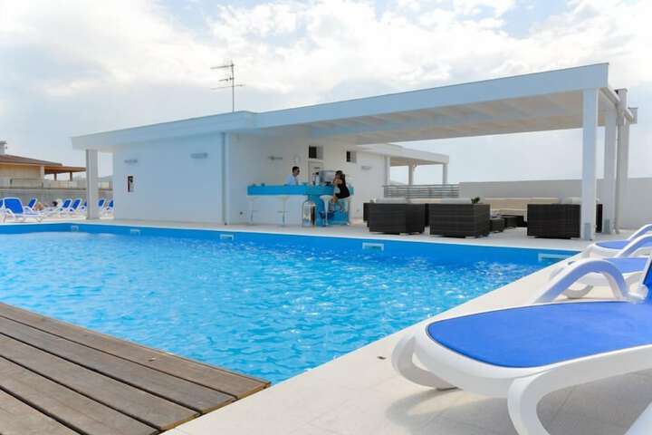 Pool 37 of 75