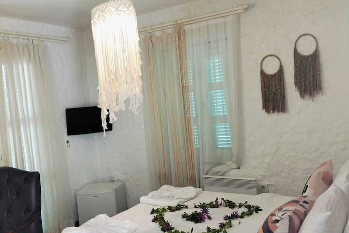 Room 32 of 69