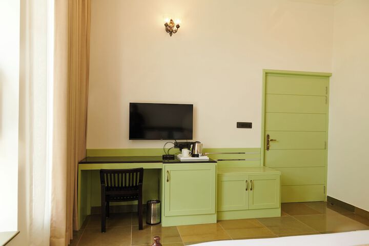 Room 6 of 22