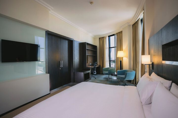 Room 4 of 90