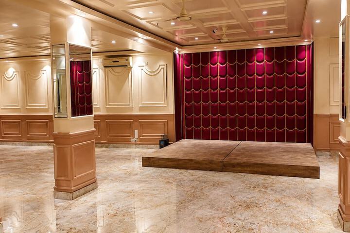Ballroom/Hall 65 of 74