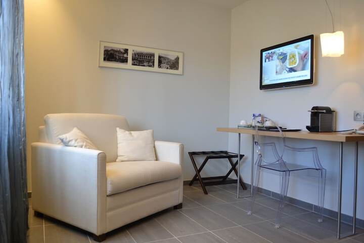 Room 7 of 27