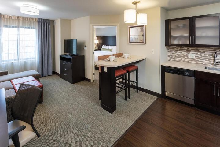 1 Queen Studio Suite (8 of 17)