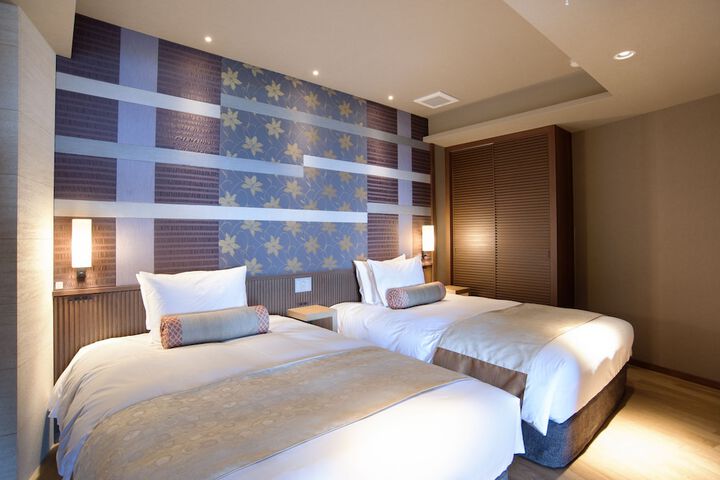 Room 2 of 32