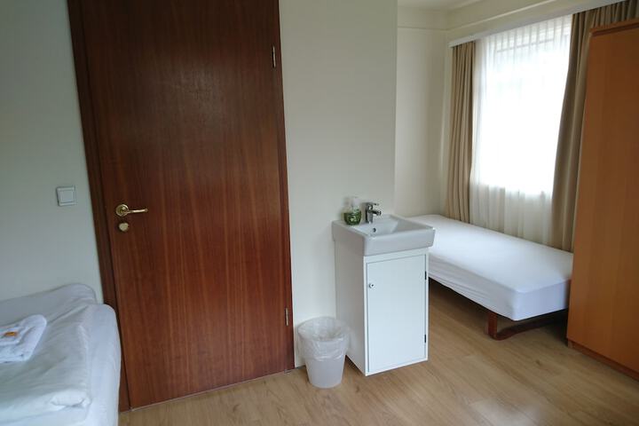 Room 12 of 48